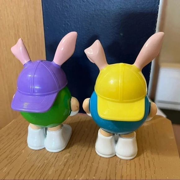 M&M's Green and Blue Candy Plastic Holiday Easter Holder Figures Lot of 2 - Picture 3 of 8